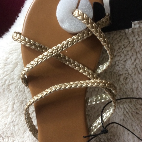 NWT👀 Ana Gold Sandals🌸🌸 - Picture 4 of 5